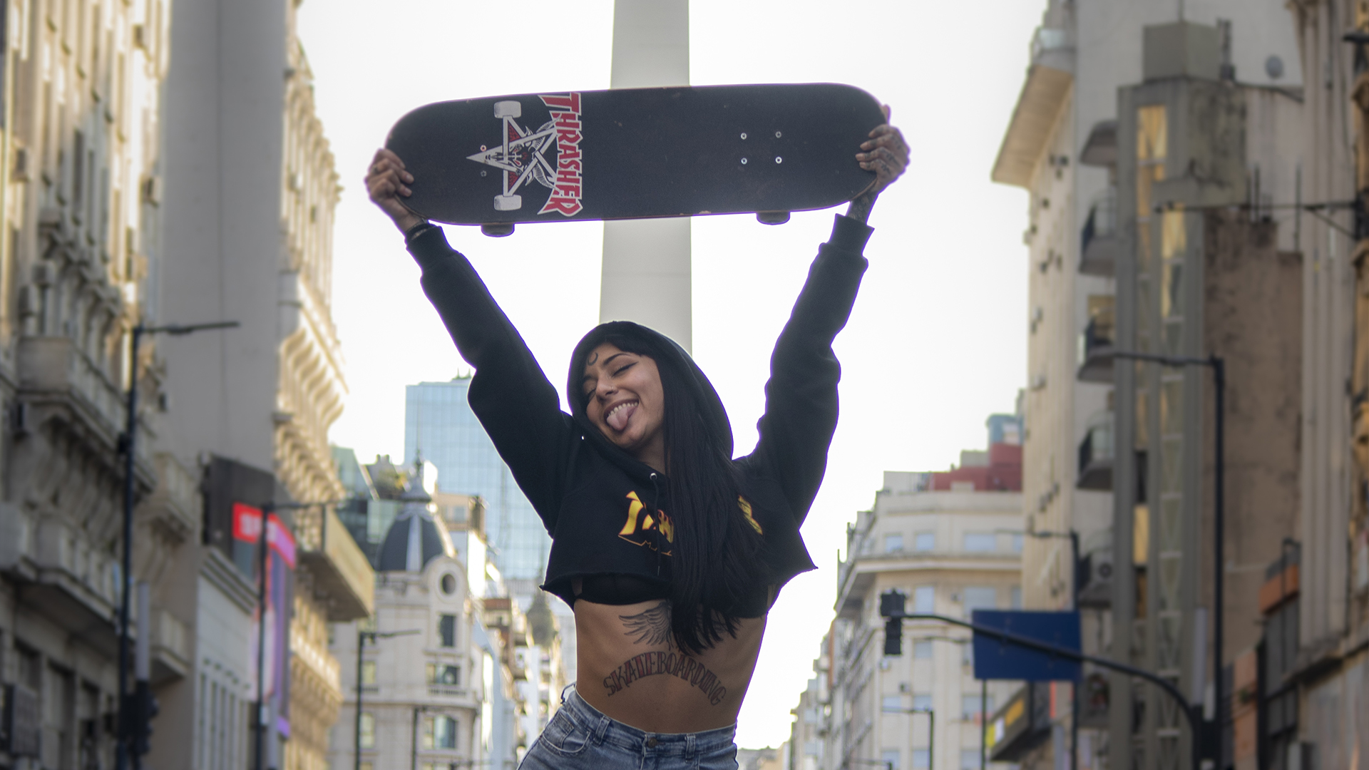 Abril: "Me he roto una banda pero sigo patinando"